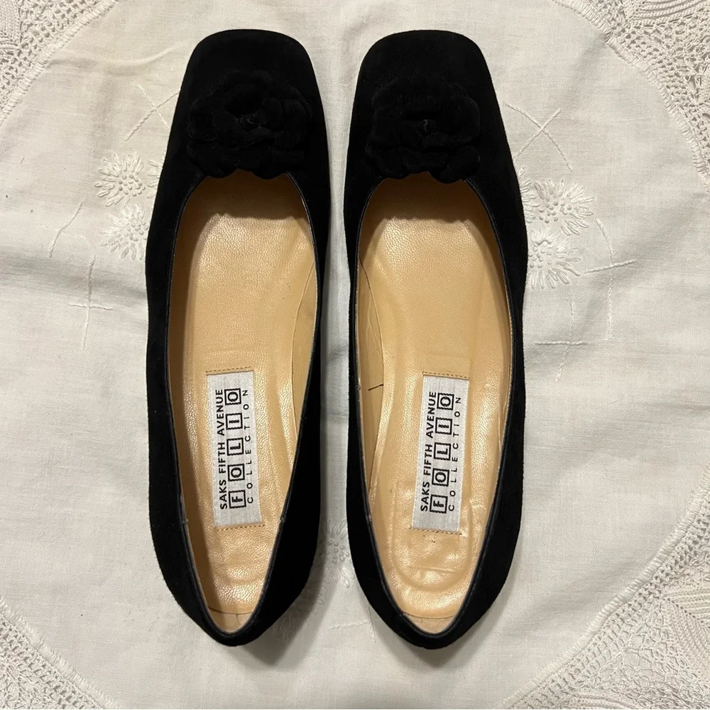 Saks Fifth Avenue Folio Collection Black Suede Pumps Heels Rosette 8.5 AA